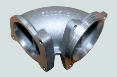 фото патрубок впускного коллектора (угловой, металлический) isf2.8 5253505 